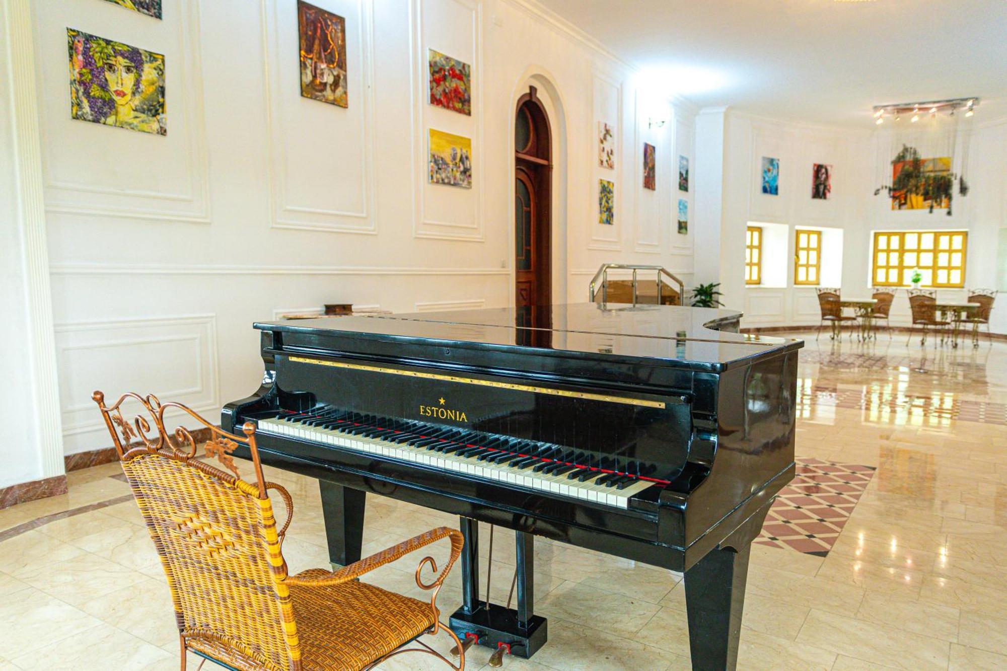 Chabiant Guesthouse Chateau Monolit Ikinci Yeniyol 外观 照片