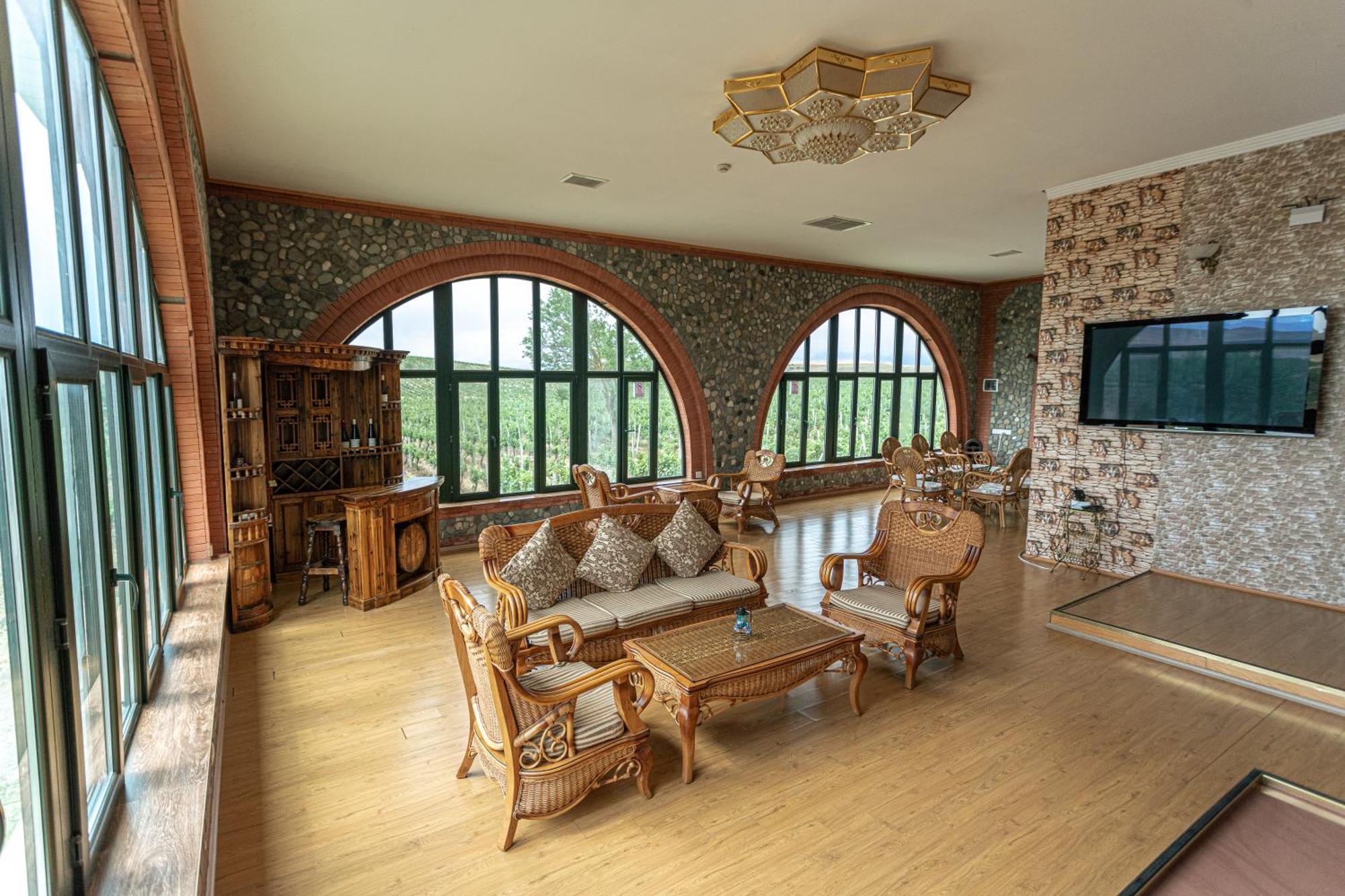 Chabiant Guesthouse Chateau Monolit Ikinci Yeniyol 外观 照片