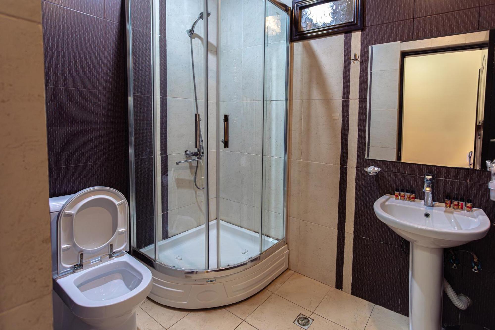 Chabiant Guesthouse Chateau Monolit Ikinci Yeniyol 外观 照片