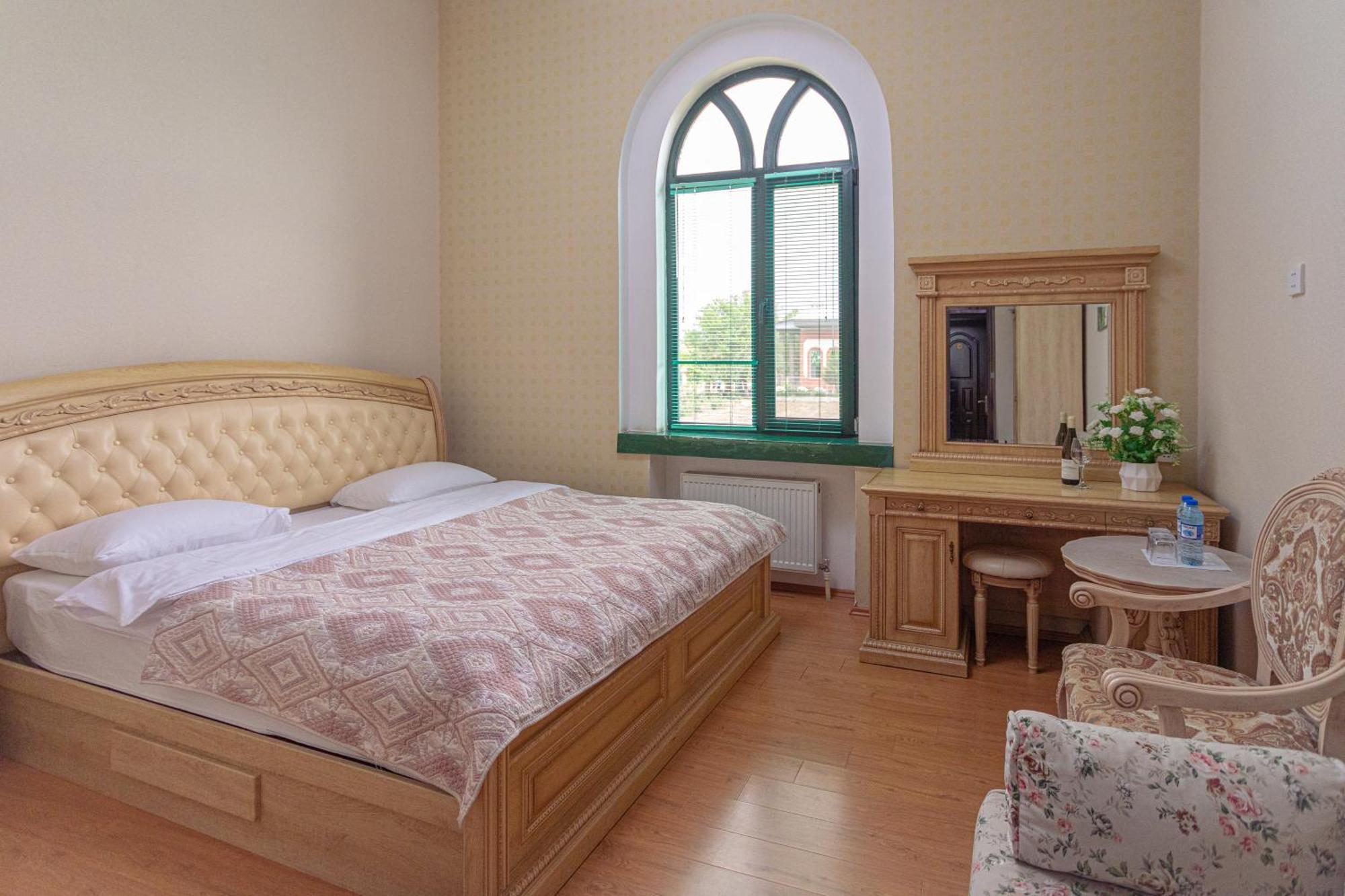 Chabiant Guesthouse Chateau Monolit Ikinci Yeniyol 外观 照片