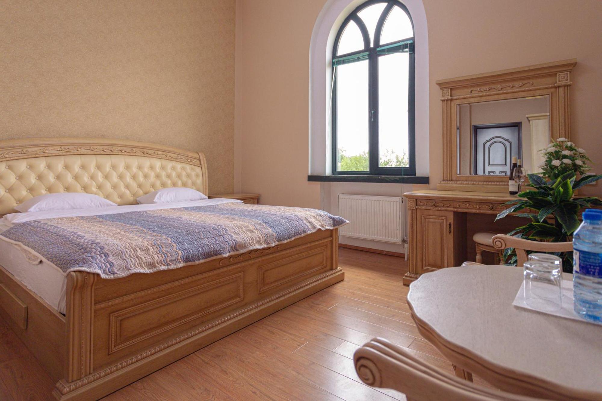 Chabiant Guesthouse Chateau Monolit Ikinci Yeniyol 外观 照片