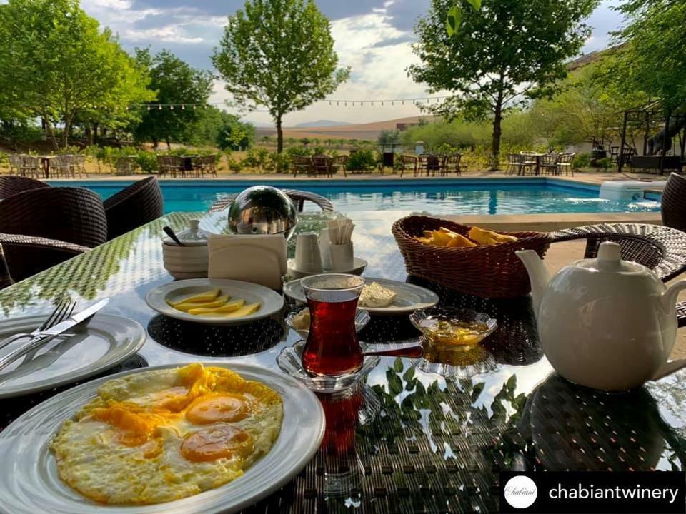 Chabiant Guesthouse Chateau Monolit Ikinci Yeniyol 外观 照片